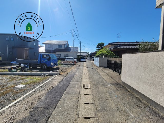 熊本市南区並建町第2-2棟（1号棟）の前面道路含む現地写真|前面道路です。