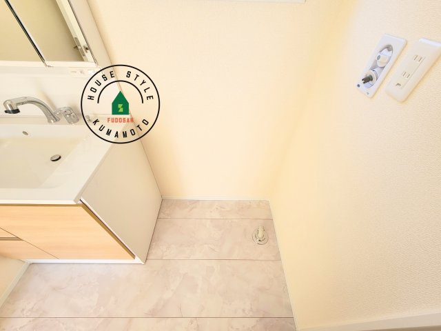 熊本市南区並建町第2-2棟（1号棟）のランドリースペース|追い炊きリモコン　システムバスはお風呂とリビングから操作可能です。