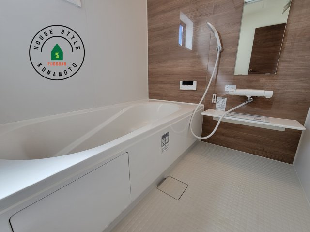熊本市南区並建町第2-2棟（2号棟）の浴室|1日の疲れを癒してくれる広々バスルーム。雨の日のお洗濯にも大活躍な浴室乾燥機付です！