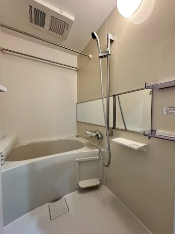 ウェルスクエア茨木駅前の浴室