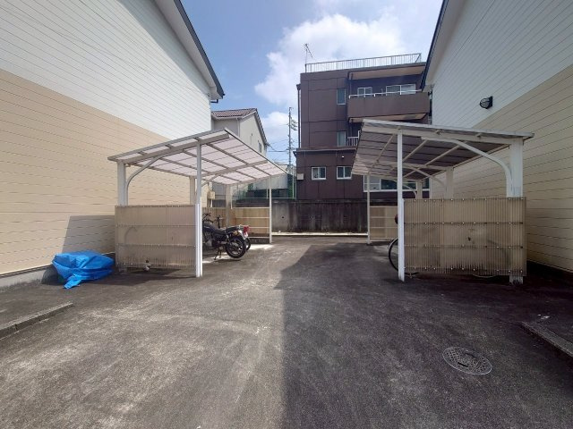サープラスワン板倉A・Bの駐車場