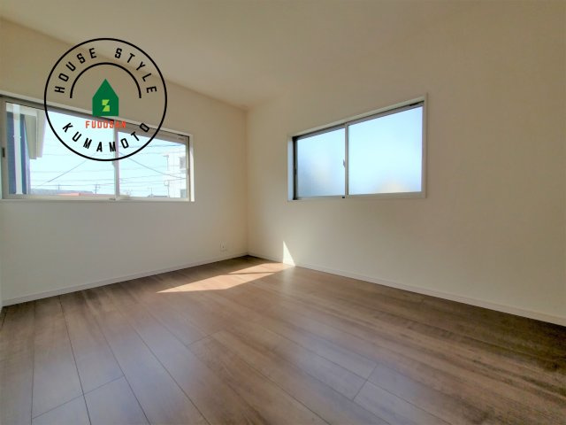 熊本市西区城山半田2丁目第2-6棟（4号棟）の内観：施工例|採光良好な洋室は全居室、複層ガラスの遮熱効果と断熱効果で、一年中快適に過ごせます。