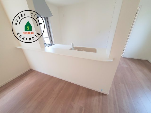 熊本市西区城山半田2丁目第2-6棟（4号棟）の内観：施工例|会話が弾む場所として居心地の良いリビングです。