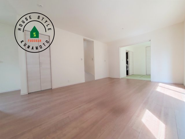 熊本市西区城山半田2丁目第2-6棟（4号棟）の内観：施工例|多くの時間を過すことになるリビングだからこそ、いつも穏やかな空間・解放感が味わえ毎日が充実します。