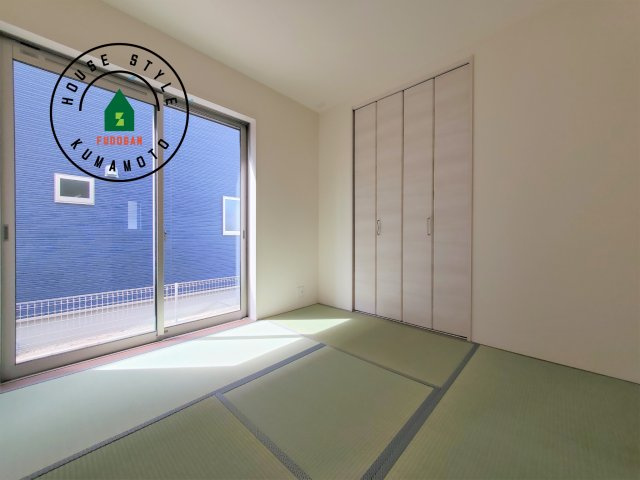 熊本市西区城山半田2丁目第2-6棟（4号棟）の内観：施工例|和室を上手に活用すると暮らし方の幅が広がります。例えば普段は開け放して、子供の小さいうちはお昼寝や遊びのスペースに。畳はソフトなので転んでもケガをしにくく安心です