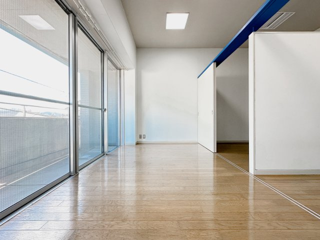 EXT B棟の居間・リビング