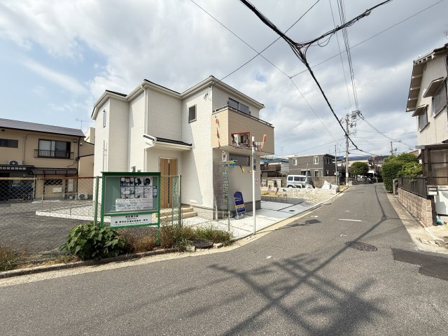 大美野5期1号棟の前面道路含む現地写真