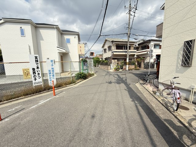 大美野5期1号棟の前面道路含む現地写真