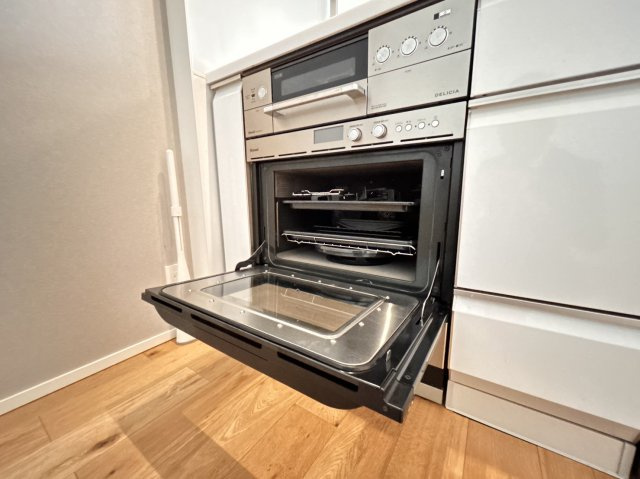 六甲ヒルズ篠原台のキッチン|オーブンもついている少し珍しいキッチンでお菓子作りも楽しめそうです♪