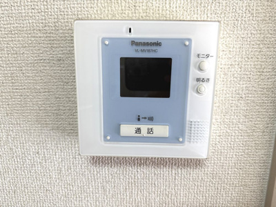 【防犯設備】 | ファミリープラザ泉北光明池C棟 | モニター付きインターホンです。