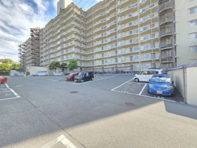 【その他】 | ファミリープラザ泉北光明池C棟 | 駐車場も平面でゆったりしています。