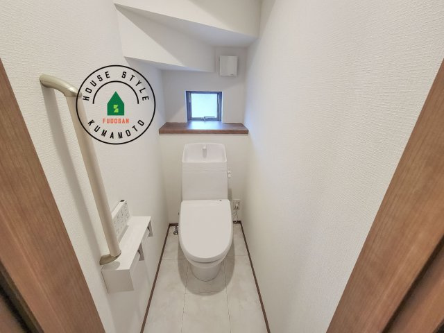 熊本市東区月出7丁目第1-5棟（A号棟）のトイレ|温水洗浄便座を完備しております。2ヶ所にトイレがあるのは朝の慌ただしい時間も安心です。