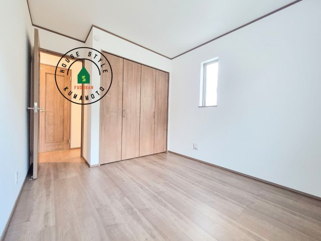 熊本市東区月出7丁目第1-5棟（A号棟）の子供部屋|穏やかな光が差し込む室内には、穏やかな時間が流れます。