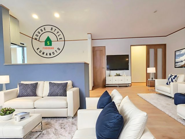 熊本市東区月出7丁目第1-5棟（B号棟）の居間・リビング|明るく開放的なリビングダイニングは豊かな陽光が注ぎ込み、やすらぎの空間を演出してくれます。ご家族で楽しいひとときをお過ごし下さい。※家具はCGを合成したものです。