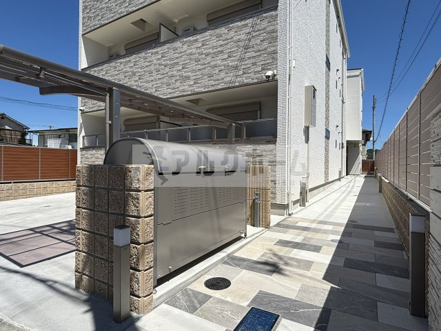 クリエオーレ田辺のエントランス