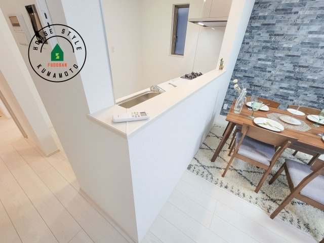 熊本市東区月出7丁目第1-5棟（C号棟）の内観：施工例|キッチンから立ち込める香りが今日の料理を期待させます。