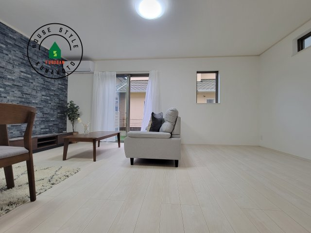 熊本市東区月出7丁目第1-5棟（C号棟）の内観：施工例|多くの時間を過すことになるリビングだからこそ、いつも穏やかな空間・解放感が味わえ毎日が充実します。