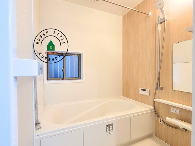 熊本市東区月出7丁目第1-5棟（D号棟）の浴室|1日の疲れを癒してくれる広々バスルーム。雨の日のお洗濯にも大活躍な浴室乾燥機付です！