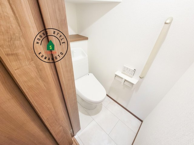 熊本市東区月出7丁目第1-5棟（D号棟）のトイレ|温水洗浄便座を完備しております。2ヶ所にトイレがあるのは朝の慌ただしい時間も安心です。