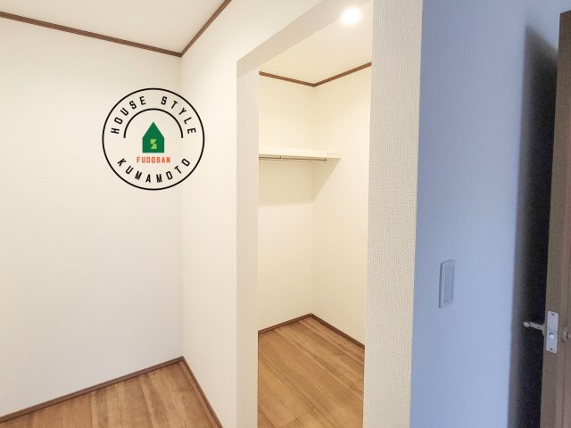 熊本市東区月出7丁目第1-5棟（D号棟）の収納|洋服や大きな荷物が多い方や人数の多いご家族などは、一般的なクローゼットよりもウォークインクローゼットのほうが使い勝手が良いです。