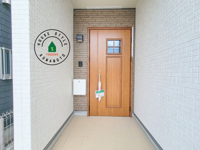 熊本市東区月出7丁目第1-5棟（D号棟）の玄関|おでかけの時も帰った時も、「我が家」を最初に感じでもらえる素敵な空間に。