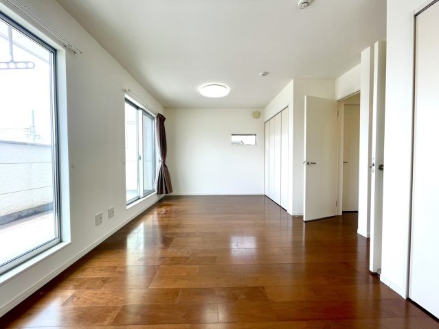 日進市浅田町上小深田戸建の洋室|2階洋室：約10帖
間取り変更可能(別途費用が掛かります)