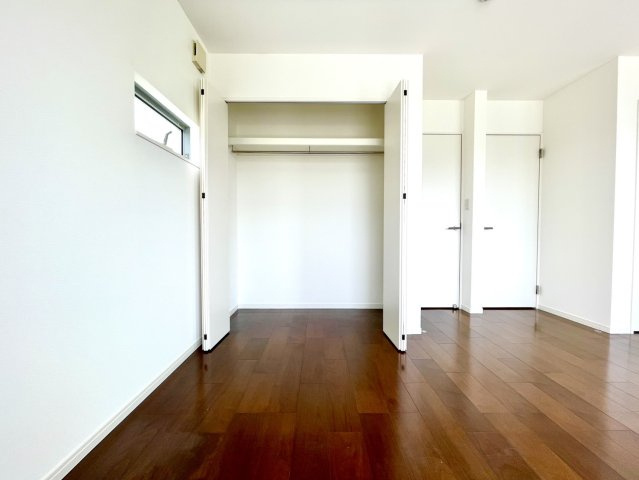 日進市浅田町上小深田戸建の洋室|2階洋室：約10帖
間取り変更可能(別途費用が掛かります)