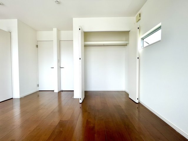 日進市浅田町上小深田戸建の洋室|2階洋室：約10帖
間取り変更可能(別途費用が掛かります)