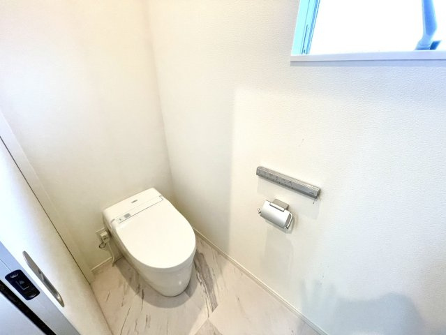 日進市浅田町上小深田戸建のトイレ|1階：トイレ