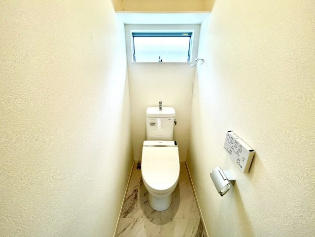 日進市浅田町上小深田戸建のトイレ|2階：トイレ