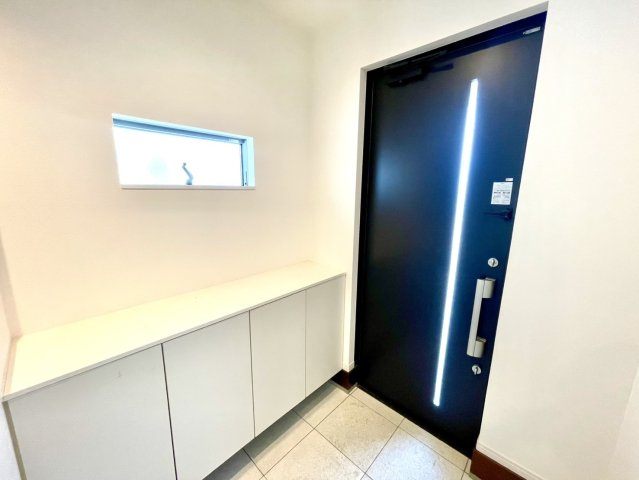 日進市浅田町上小深田戸建の玄関