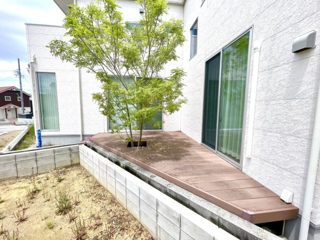 日進市浅田町上小深田戸建の庭|ウッドデッキ