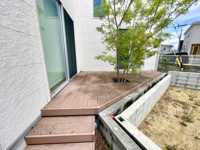 日進市浅田町上小深田戸建の庭|ウッドデッキ