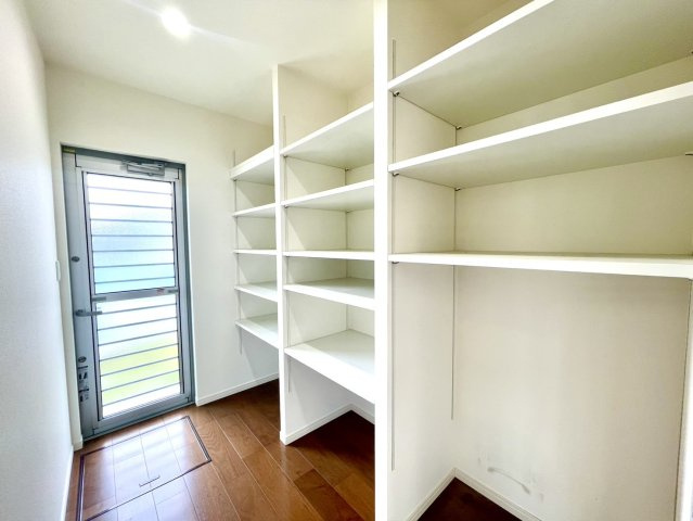 日進市浅田町上小深田戸建のその他|キッチン横パントリー