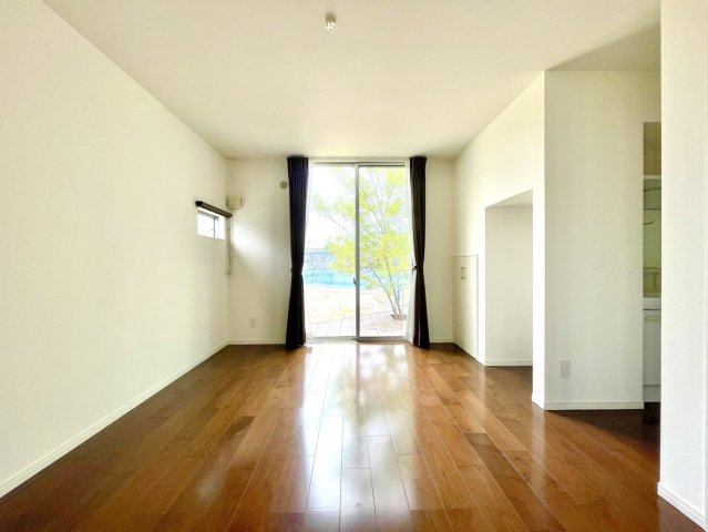 日進市浅田町上小深田戸建の洋室|1階洋室：約10.2帖