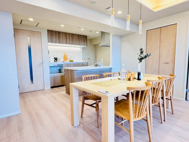 【居間・リビング】 | ★仲介手数料無料★晴海アイランドトリトンスクエアビュータワー（バルコニーから東京タワー・スカイツリーを望む）