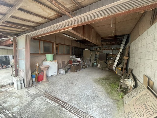 店舗経営にいかがでしょうか？元店舗中古物件BARカウンター有りの駐車場|駐車場の用意があります