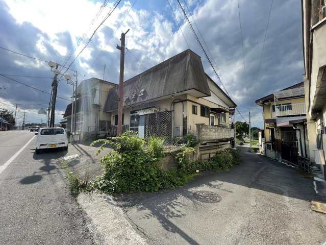 店舗経営にいかがでしょうか？元店舗中古物件BARカウンター有りの前面道路含む現地写真|前面道路含む現地写真です