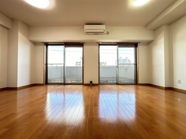 Ｒａｆｆｉｎｅの居間・リビング