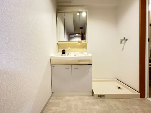 Ｒａｆｆｉｎｅの独立洗面台