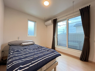 【洋室】 | 彦根市南川瀬町 築浅一条工務店施工の家 | エアコン付きの過ごしやすい洋室です。