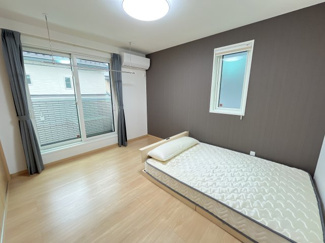 【寝室】 | 彦根市南川瀬町 築浅一条工務店施工の家 | エアコン付きです。