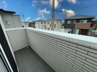 【バルコニー】 | 彦根市南川瀬町 築浅一条工務店施工の家 | 朝の暖かい日差しが差し込む東側バルコニーもございます。
