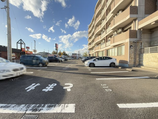 フィオーレ鏡川の駐車場
