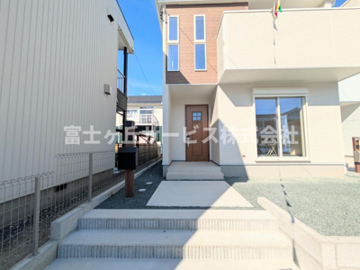 【エントランス】 | 豊橋市牛川薬師町 58期 新築一戸建て 1号棟 | エントランスです