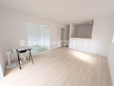 【居間・リビング】 | 磐田市豊岡 11期 新築一戸建て 1号棟 | リビングダイニングです