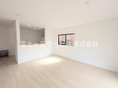 【居間・リビング】 | 磐田市豊岡 11期 新築一戸建て 1号棟 | リビングです