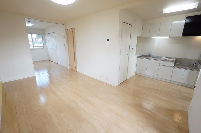 シャルム・コッティⅠの居間・リビング