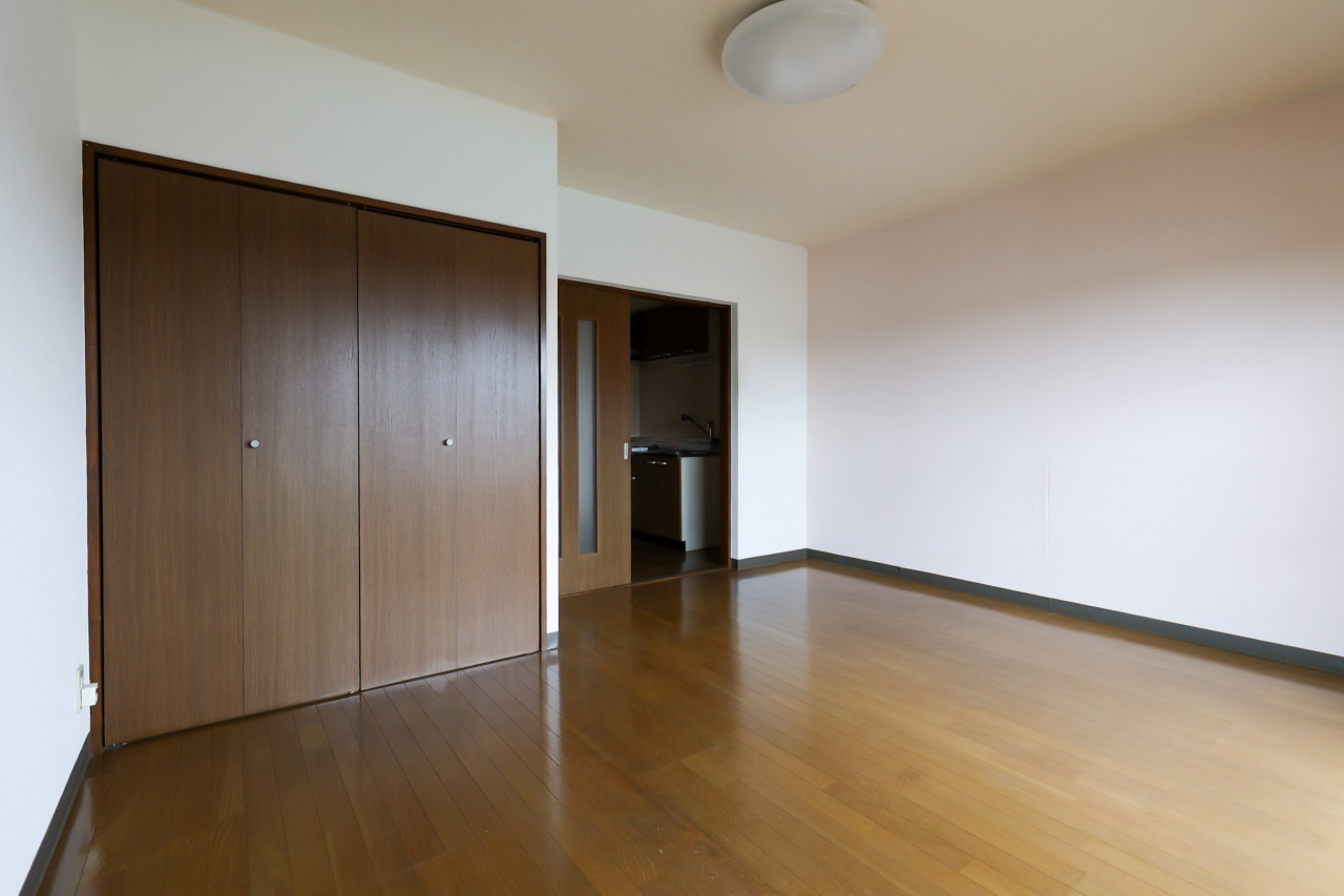 ラ・セゾン城北の洋室