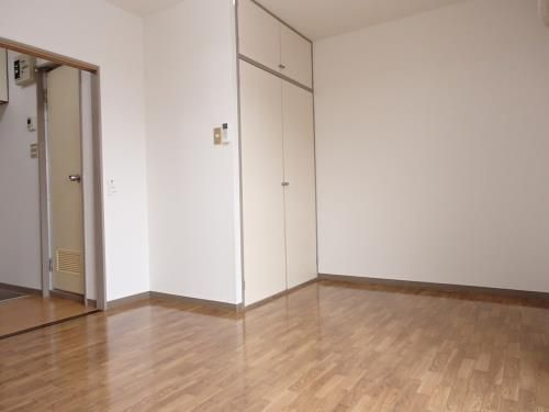 サンアベニュー師岡の洋室